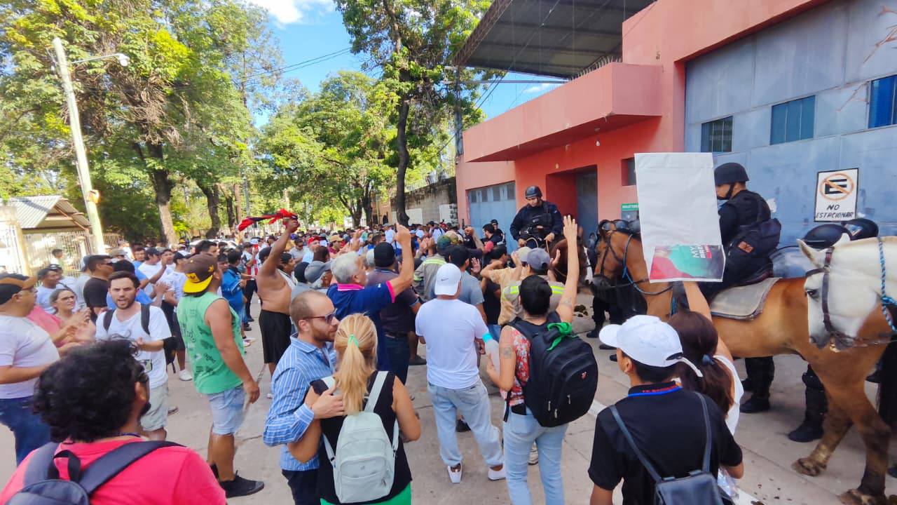 Represión policial en el Sindicato Azucarero de Ledesma agrava la crisis gremial