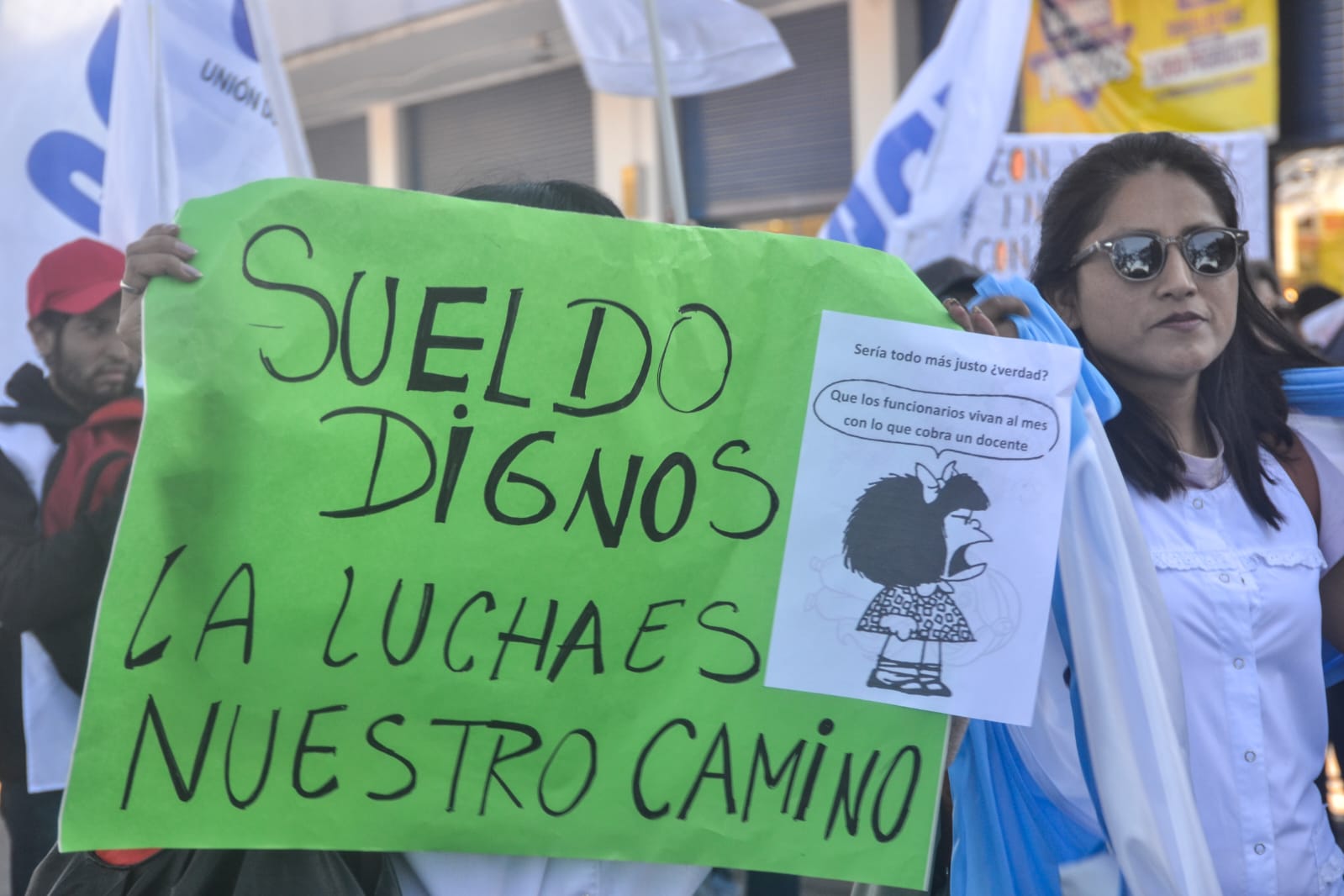 Dos temas: uno que golpea a toda la sociedad y otro que no le importa a casi nadie
