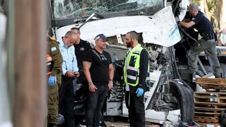 Ataque terrorista en Israel: un camión atropelló a decenas de personas y dejó más de 40 heridos
